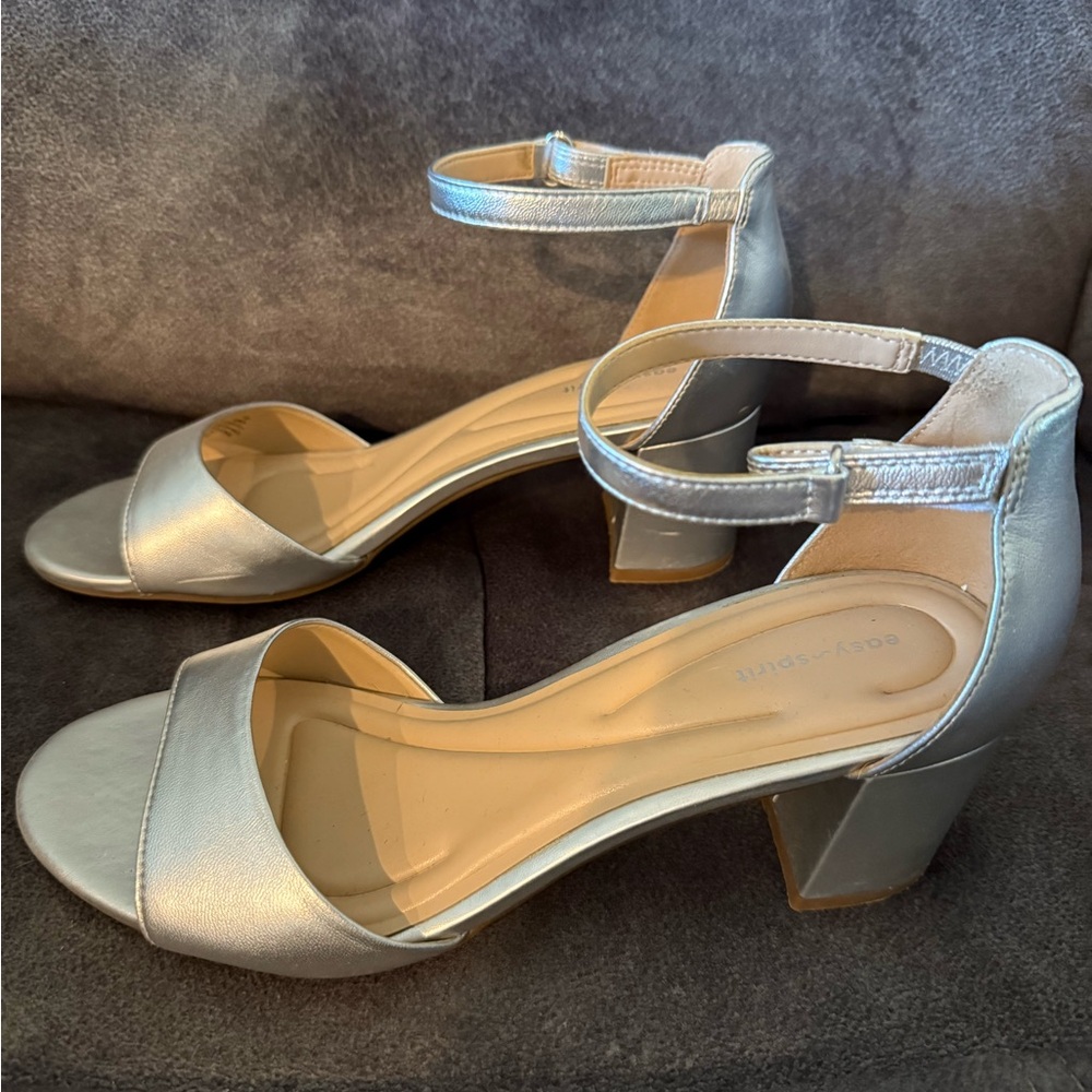 Easy Spirit Silver Ankle-Strap Block Heel Sandals 10M Worn for 1 event